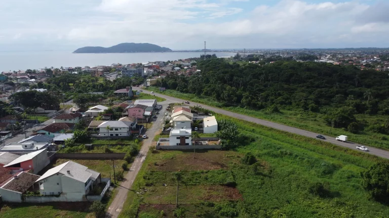Imagem Sobrado Geminado à venda em Ubatuba, Enseada