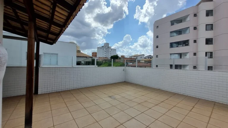 Imagem Cobertura com 3 quartos à venda em Sabará