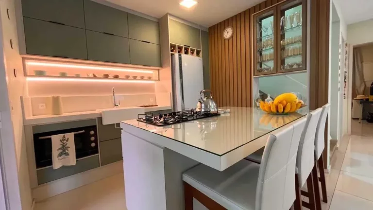 Imagem Casa com 3 dormitórios sendo 2 suítes e 1 vaga, a 150m do mar em Bombinhas/SC