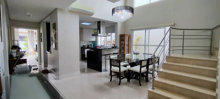 Imagem Casa em condominio fechado, 4 dormitórios, Santa Felicidade