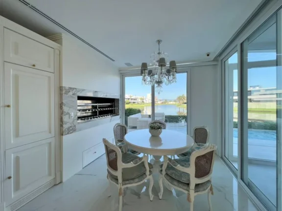 Imagem Sobrado 4 Dormitórios - Bairro Centro