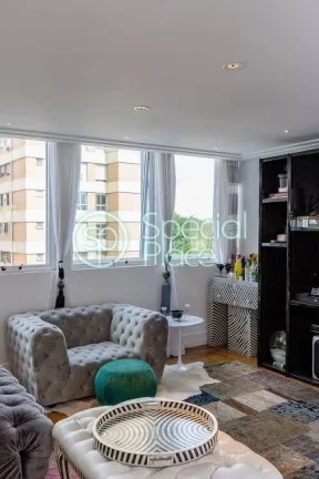Imagem Apartamento com 180m², reformado na parte plana do Jardim América. Possui piso em tacos de madeira...