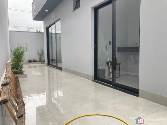 Imagem Casa Moderna à Venda com 3 Quartos (1 Suíte) e Área Gourmet – 300m² no Bairro Tranquilo de Patos de Minas/MG