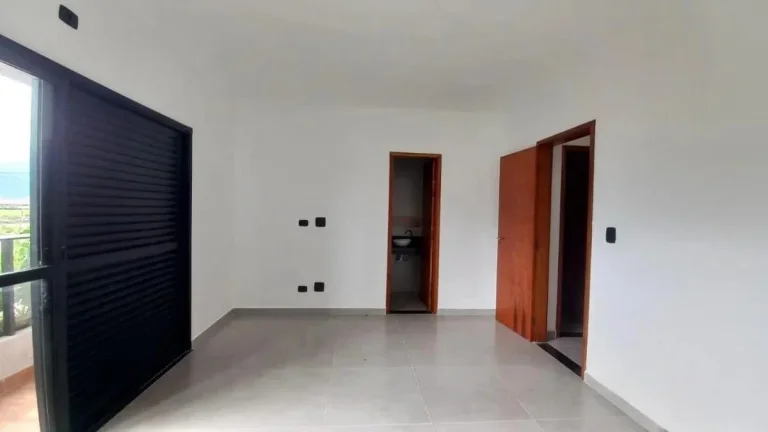 Imagem Casa para Venda em Praia Grande, Caiçara, 3 dormitórios, 1 suíte, 2 banheiros, 1 vaga