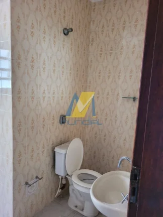 Imagem Casa Sobre Loja com 3 Dormitórios, Suíte e Área de Churrasqueira