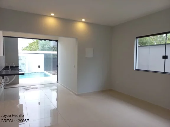 Imagem Casa com Piscina e Cascata a Venda em Peruíbe.