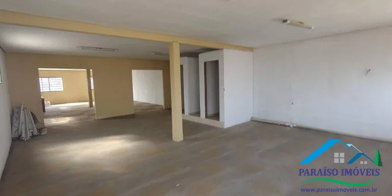 Imagem Espaço comercial versátil para venda em avenida de grande fluxo!