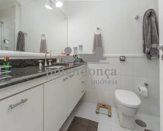 Imagem Apartamento em Higienópolis com 3 quartos sendo 1 suite e 2 vagas, 230m2