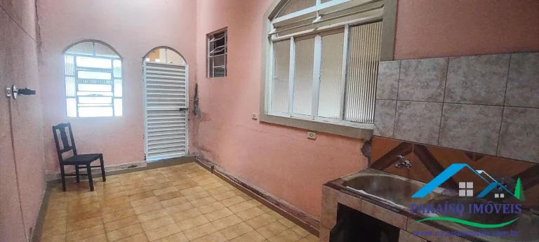 Imagem More no Centro de Paraisópolis - Casa com 3 dormitórios