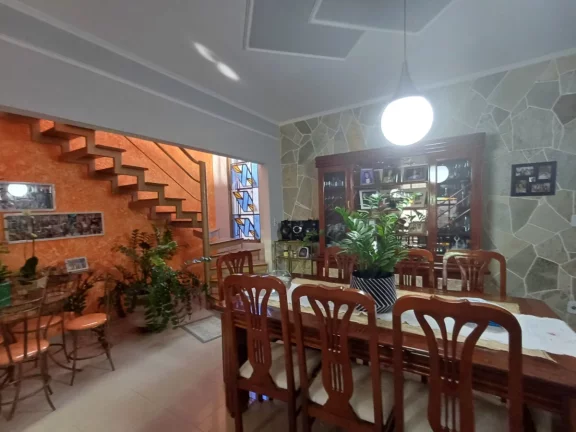 Imagem Sobrado para venda em Vila Santo Antônio com 4 quartos, sendo 2 suítes, 228m2