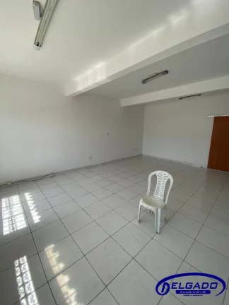 Imagem DELGADO aluga SALA COMERCIAL com aproximadamente 60 m² EM FRENTE A PRAÇA DE ITABORAI-RJ.