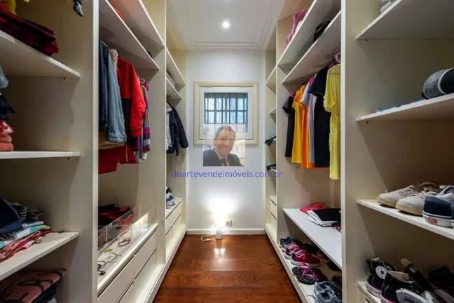 Imagem Vende-se Mansão no Pq Silvino Pereira. Mansão cinematográfica!