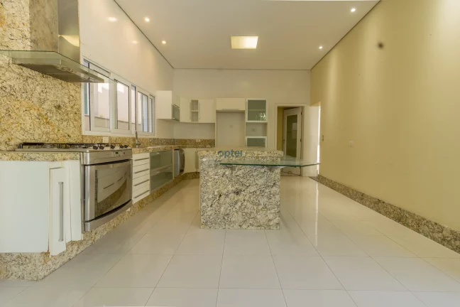 Imagem Casa de Alto Padrão 3 suítes, 4 vagas e Piscina à Venda no condomínio Forest Hills no bairro Anchieta
