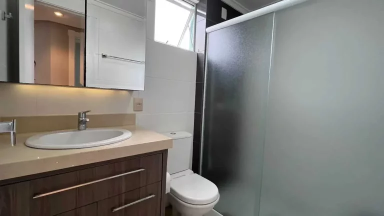 Imagem Apartamento com 2 dormitórios sendo 1 suíte e 2 vagas de garagem no Centro de Balneário Camboriú/SC