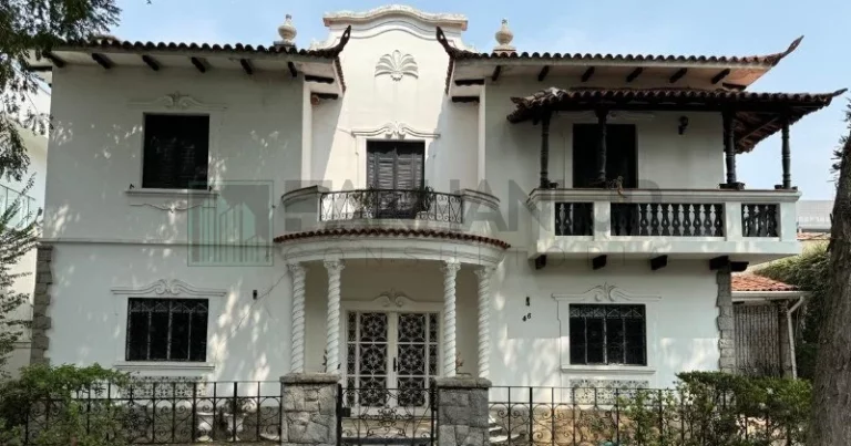 Imagem Luxuosa casa em obras de 5 quartos no Jardim Paulista, São Paulo-SP: 5 suites, 4 salas, 8 banheiros, 5 vagas e 750m² de área.