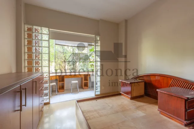 Imagem Apartamento em prédio charmoso dos anos 50 em Higienópolis, 118m²