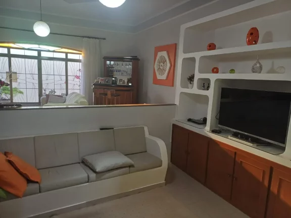 Imagem Sobrado para venda em Vila Santo Antônio com 4 quartos, sendo 2 suítes, 228m2