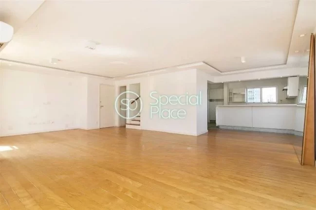 Imagem Cobertura duplex com 192m² localizada em uma rua pequena e tranquila, próxima do Shopping Iguatemi...