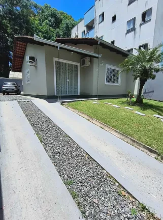 Imagem Casa com 2 dormitórios e 2 vagas de garagem - João Costa | Joinville/SC