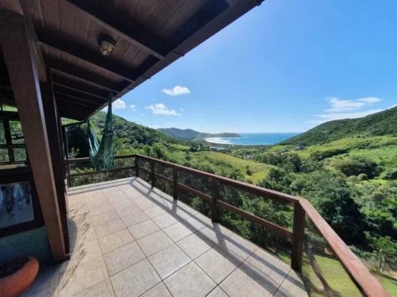 Imagem Casa à venda em Garopaba-SC, Praia da Silveira: 4 quartos, 2 salas, 2 banheiros, 3 vagas, 200m². Imperdível!