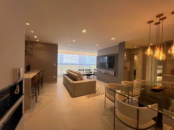 Imagem Apartamento mobiliado com 2 suítes e 2 vagas de garagem na Praia Brava em Itajaí