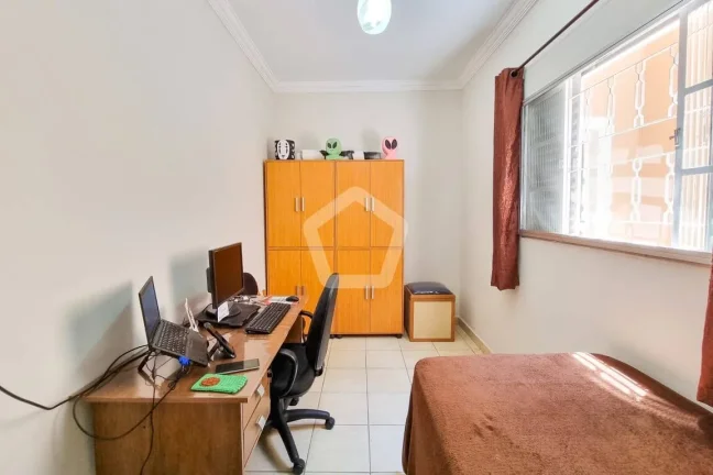 Imagem Casa 04 Dormitórios 1 Suíte com varanda 2 vagas de garagem