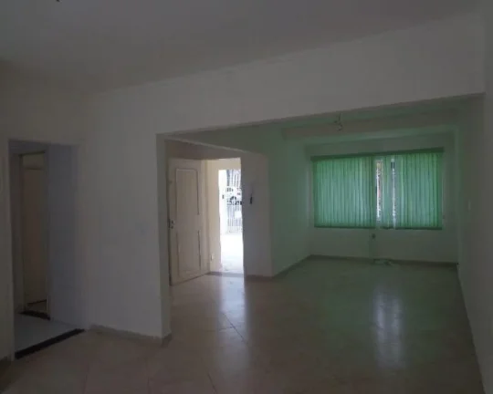 Imagem Sobrado na Avenida Professor Lucas de Assunção, com 3 quartos e 1 suite