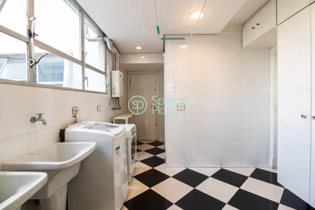Imagem Apartamento reformado com 183m² à venda na melhor localização dos Jardins, com aparelhos de ar c...