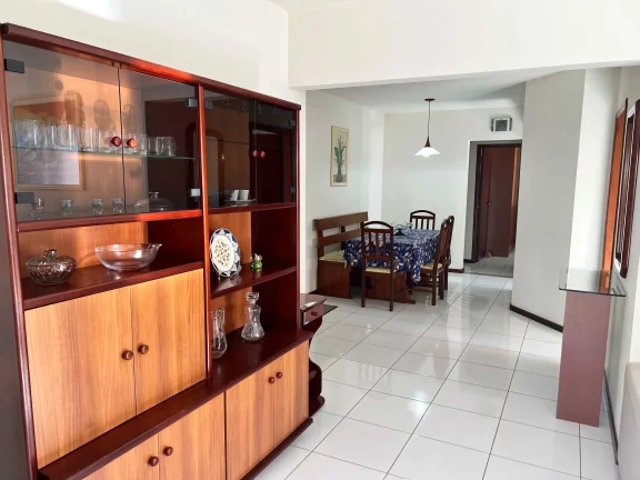 Imagem Apartamento mobiliado com 3 dormitórios sendo 1 suíte e 2 vagas de garagem em Itapema/SC