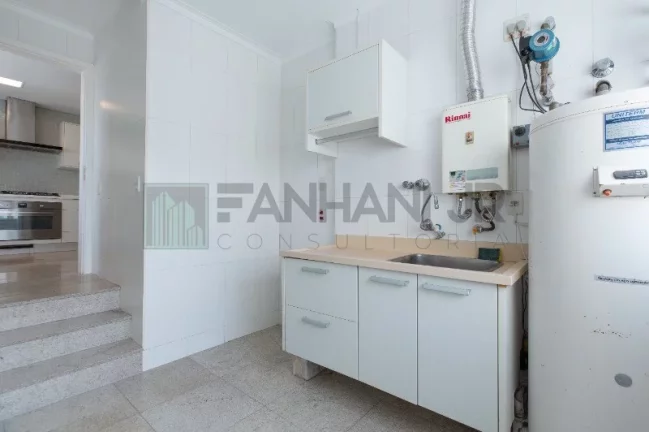 Imagem Maravilhosa cobertura duplex no coração do Jardim América! Com uma área de 450m2, esse imóvel é simplesmente incrível! Possui 4 suítes, todas equipa