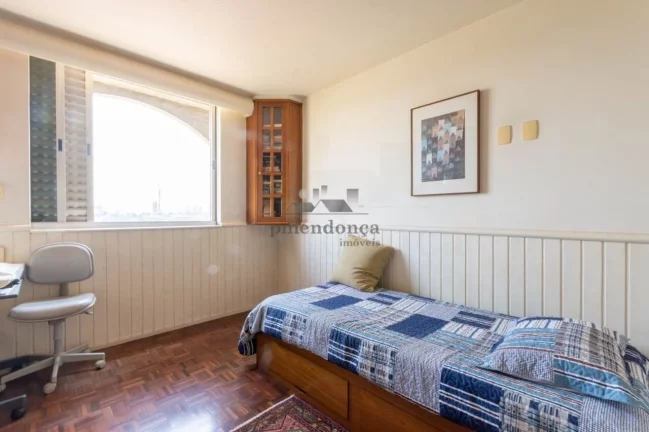 Imagem Apartamento amplo, com terraço, living para 02 ambientes espaçosos, sala de almoço, sala de TV, l...