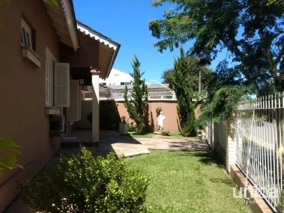 Imagem Bairro São José próximo a UFSM. Linda casa 5 dormitórios Garagem Piscina