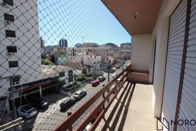 Imagem Apartamento Espaçoso e Ensolarado com 3 Dormitórios (1 suite) e Garagem no Bairr