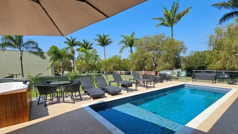 Imagem Casa 4 suites à Venda no Condomínio em Atibaia