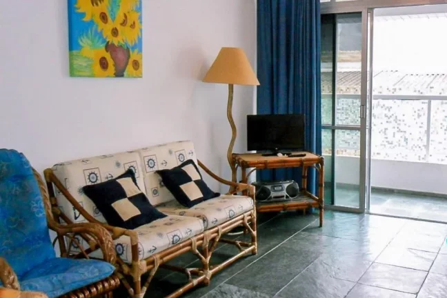 Imagem Enseada - Apartamento à 100 metros da praia - Região do Fórum.