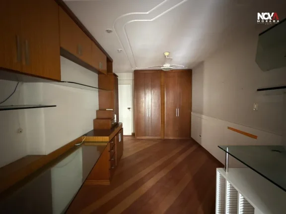 Imagem Apresentamos este amplo e sofisticado apartamento localizado na Praia da Costa, um dos endereços ma...