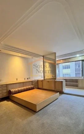 Imagem Apartamento amplo, 240m², 4 dormitórios, sendo 2 suítes, 1 com closet, armários e hidro, quarto ...
