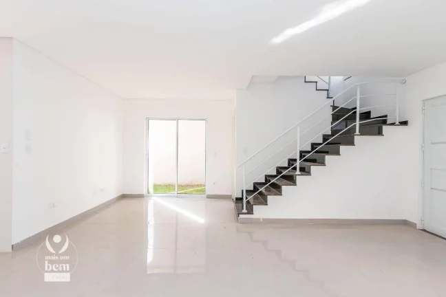 Imagem Sobrado em Condomínio Fechado à venda no Xaxim, com 3 quartos, suíte, terraço com churrasqueira e 1 vaga