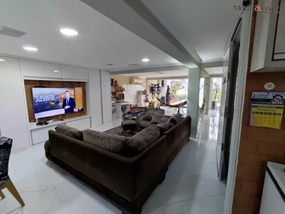 Imagem Triplex para Venda em Curitiba, Sitio Cercado, 3 dormitórios, 2 suítes, 3 banheiros, 2 vagas