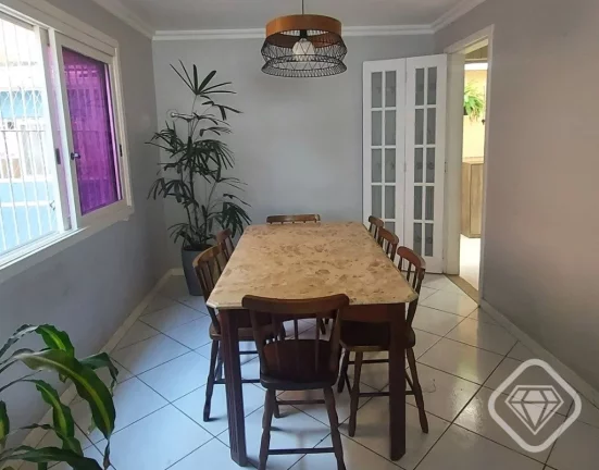 Imagem Casa em condomínio na Tristeza
Não geminada, com 3 dormitórios e pátio lateral

Uma raridade na ...