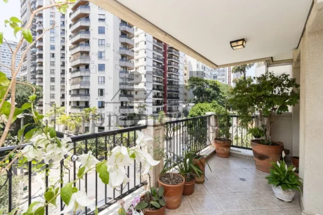 Imagem Apartamento em Perdizes com 4 quartos (3 sui­tes) e 3 vagas, 143m².