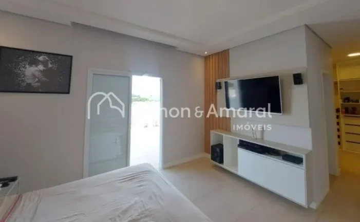 Imagem Casa no Condomínio Flor da Serra em Valinhos, com 293m² de área privativa em um terreno de 340m²...