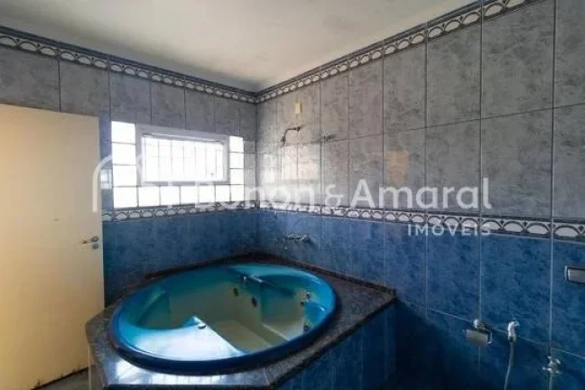 Imagem Ãtimo sobrado com 4 quartos sendo 2 suÃ­tes, suÃ­te master com hidromassagem, sala com lareira e pÃ...