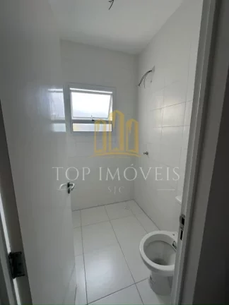 Imagem Excelente Oportunidade! Sobrado com 2 dormitórios em condomínio fechado.