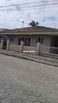 Imagem Casa com 06 dormitórios no Bairro Itacolomi - Balneário Piçarras - SC