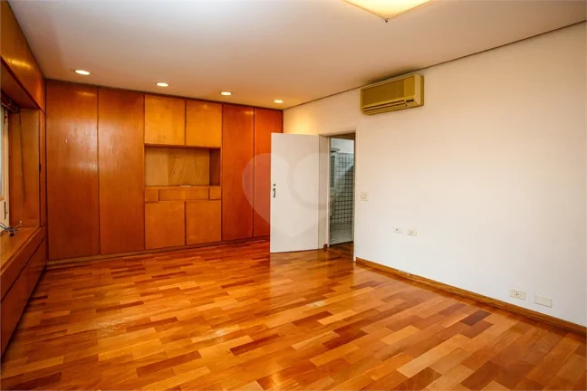 Imagem Casa para alugar com 4 quartos, sendo 2 suítes, em Alto de Pinheiros, São Paulo - SP