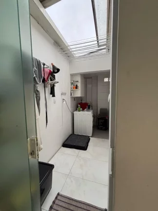 Imagem Imóvel à venda em São Caetano do Sul-SP: Casa com 4 quartos, 1 suíte, 2 banheiros, 4 vagas de garagem e 250m² de área no Jardim São Caetano.
