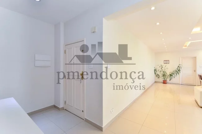 Imagem Apartamento encantador à venda em Higienópolis, com 3 quartos ( 1 suíte ) e 1 vaga, 191m²