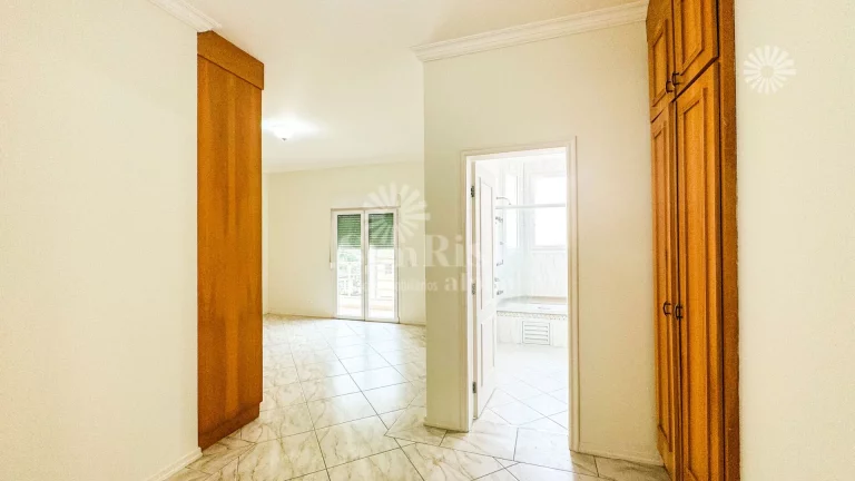 Imagem Casa para alugar com 4 quartos e 6 vagas - 400m² - R$14.493,00 - Alphaville Plus - Barueri