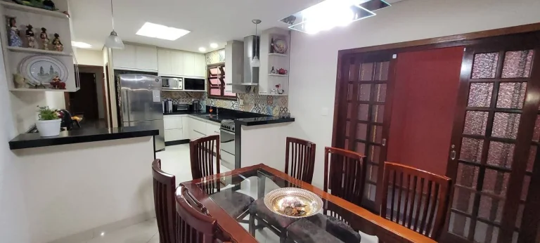 Imagem Sobrado 208 metros 3 Dormitorios sendo 3 Suites 2 Vagas de Garagens